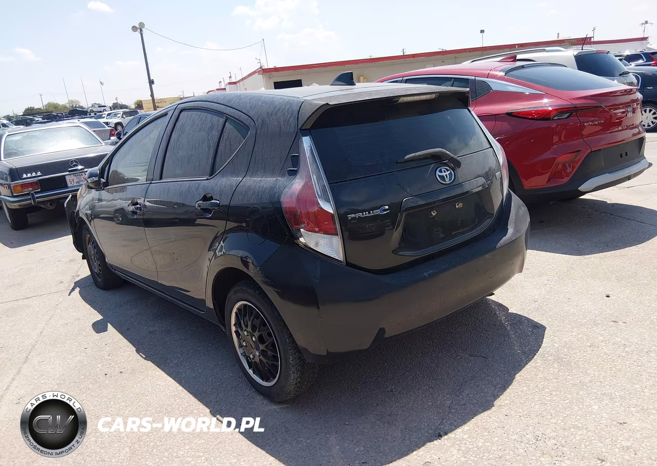 2016 Toyota Prius C Two VIN:JTDKDTB3XG1126179 - 3