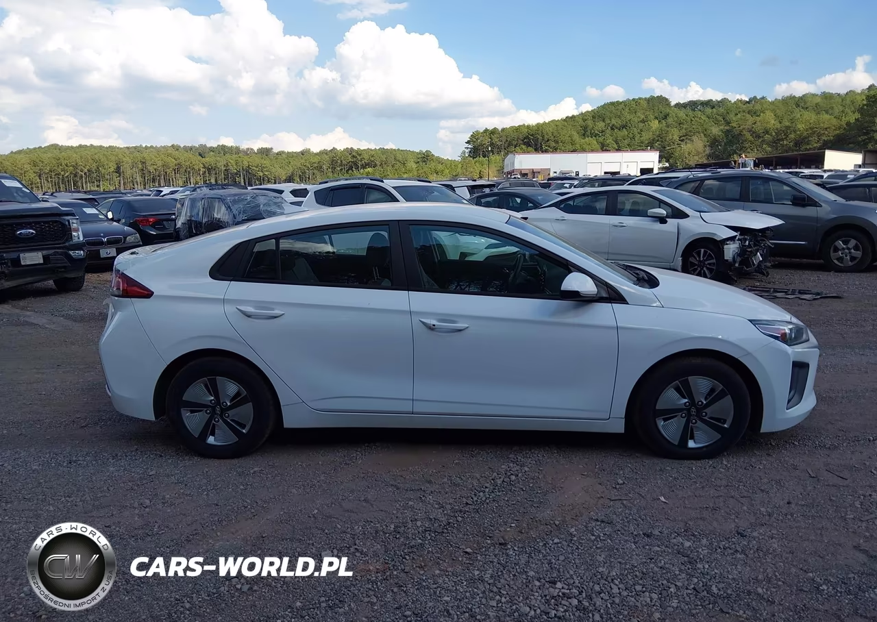 2021 Hyundai Ioniq Hybrid Blue VIN:KMHC65LCXMU247857 - 17