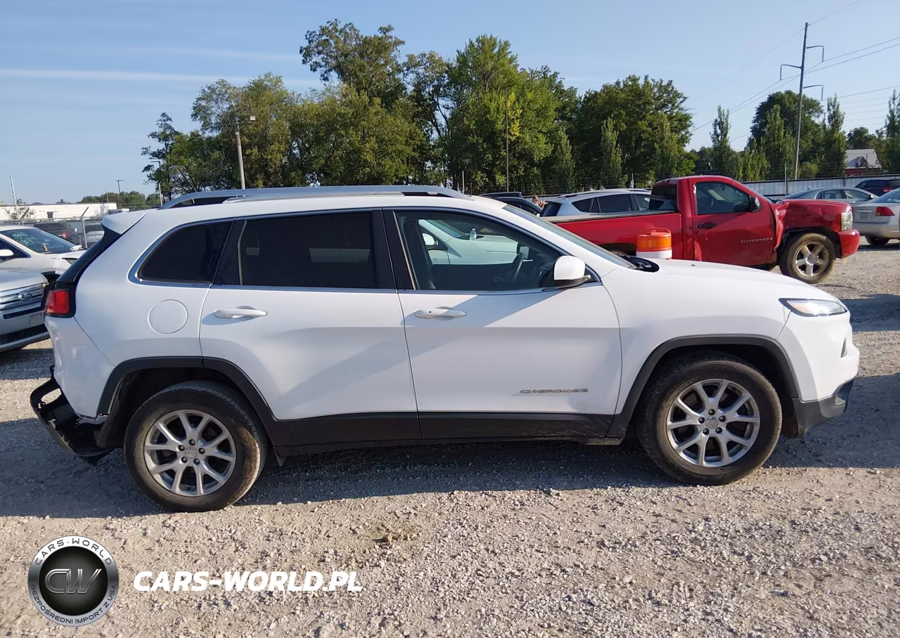 2015 Jeep Cherokee Latitude VIN:1C4PJLCB7FW753654 - 13