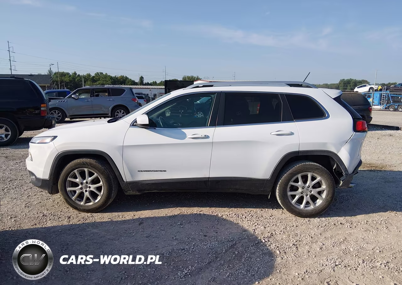 2015 Jeep Cherokee Latitude VIN:1C4PJLCB7FW753654 - 14