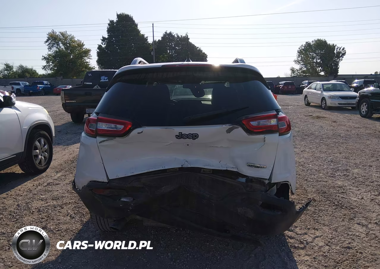 2015 Jeep Cherokee Latitude VIN:1C4PJLCB7FW753654 - 16