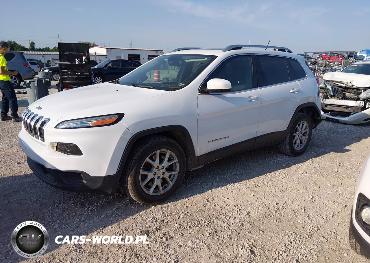 2015 Jeep Cherokee Latitude VIN:1C4PJLCB7FW753654 - 2