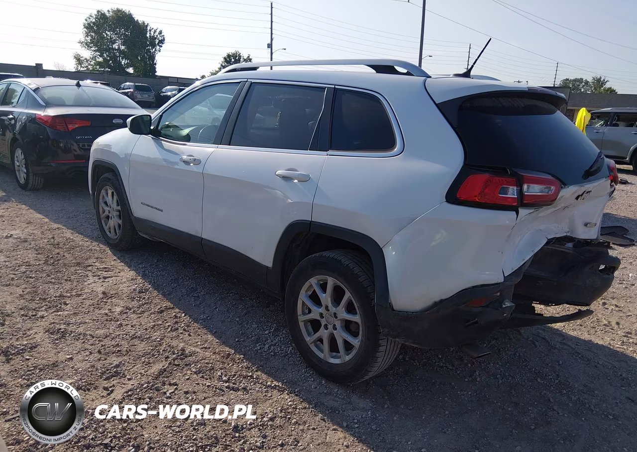 2015 Jeep Cherokee Latitude VIN:1C4PJLCB7FW753654 - 3