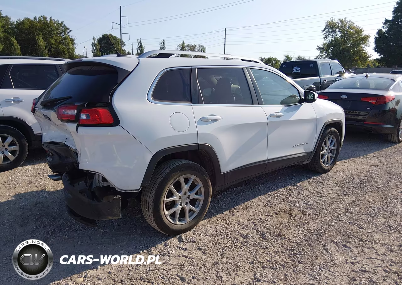 2015 Jeep Cherokee Latitude VIN:1C4PJLCB7FW753654 - 4