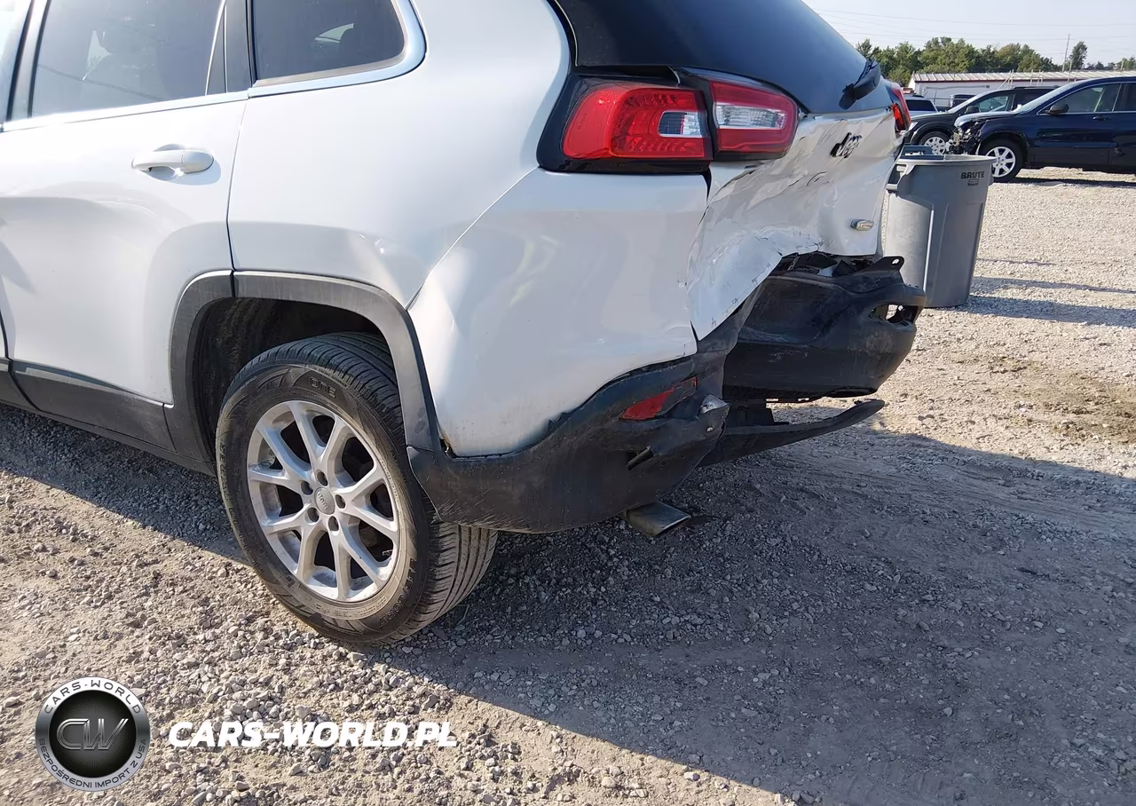 2015 Jeep Cherokee Latitude VIN:1C4PJLCB7FW753654 - 6
