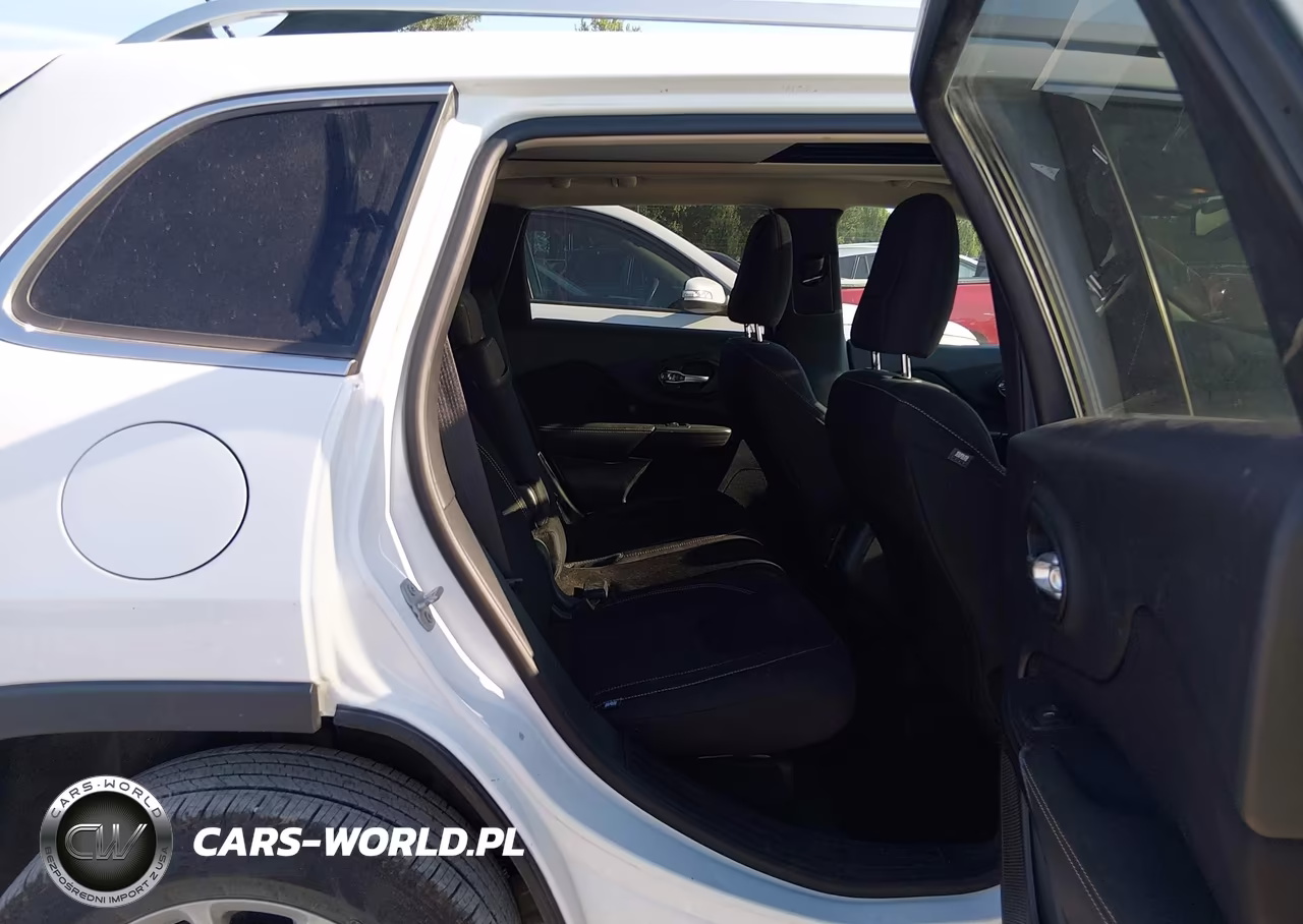 2015 Jeep Cherokee Latitude VIN:1C4PJLCB7FW753654 - 8