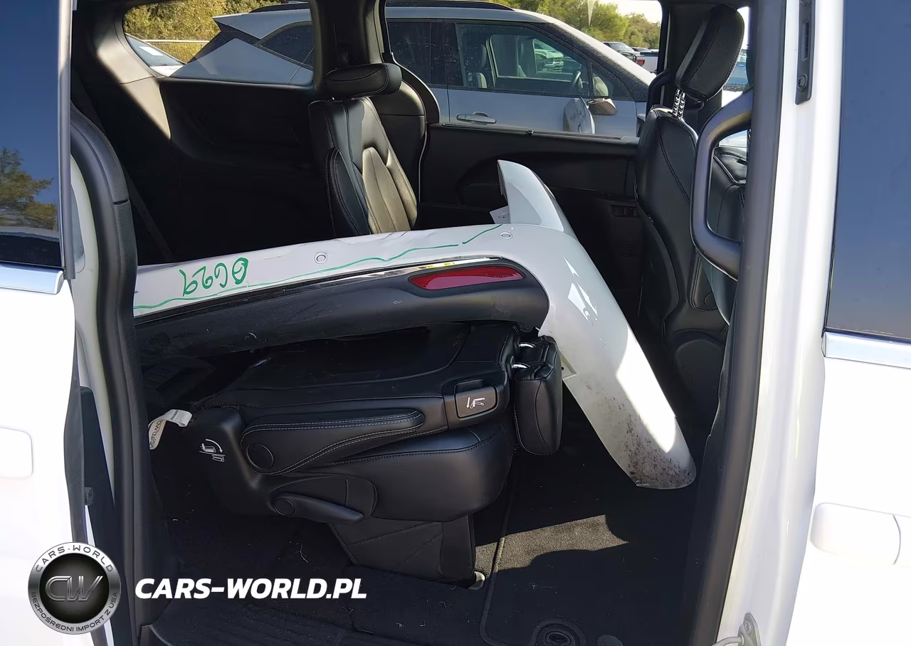 2025 Chrysler Pacifica Select VIN:2C4RC1BG8SR560629 - 8