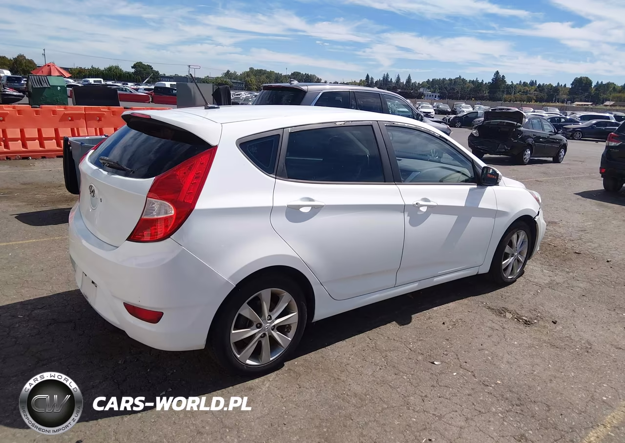 2013 Hyundai Accent Se VIN:KMHCU5AE6DU111736 - 4
