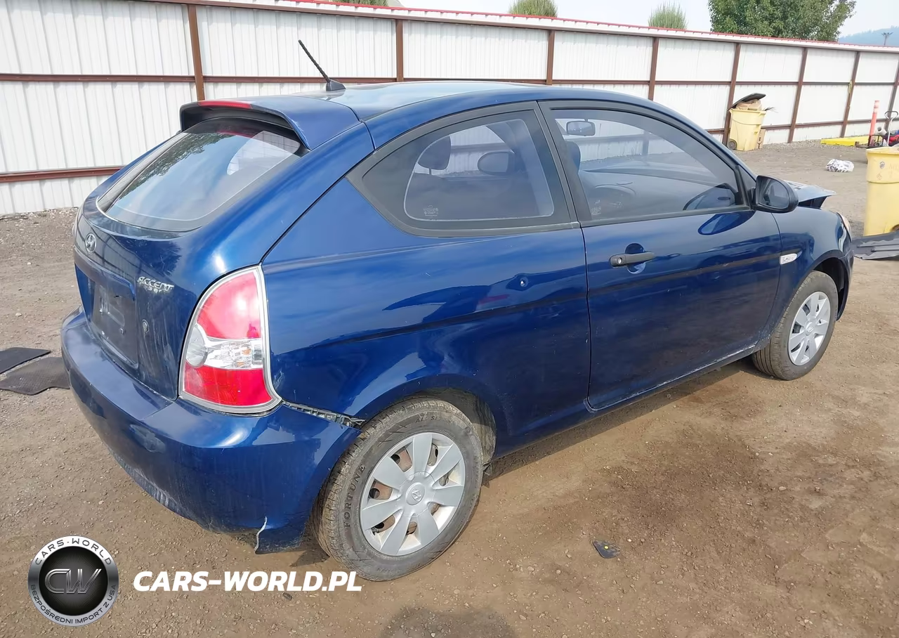 2007 Hyundai Accent Gs VIN:KMHCM36C87U015820 - 4