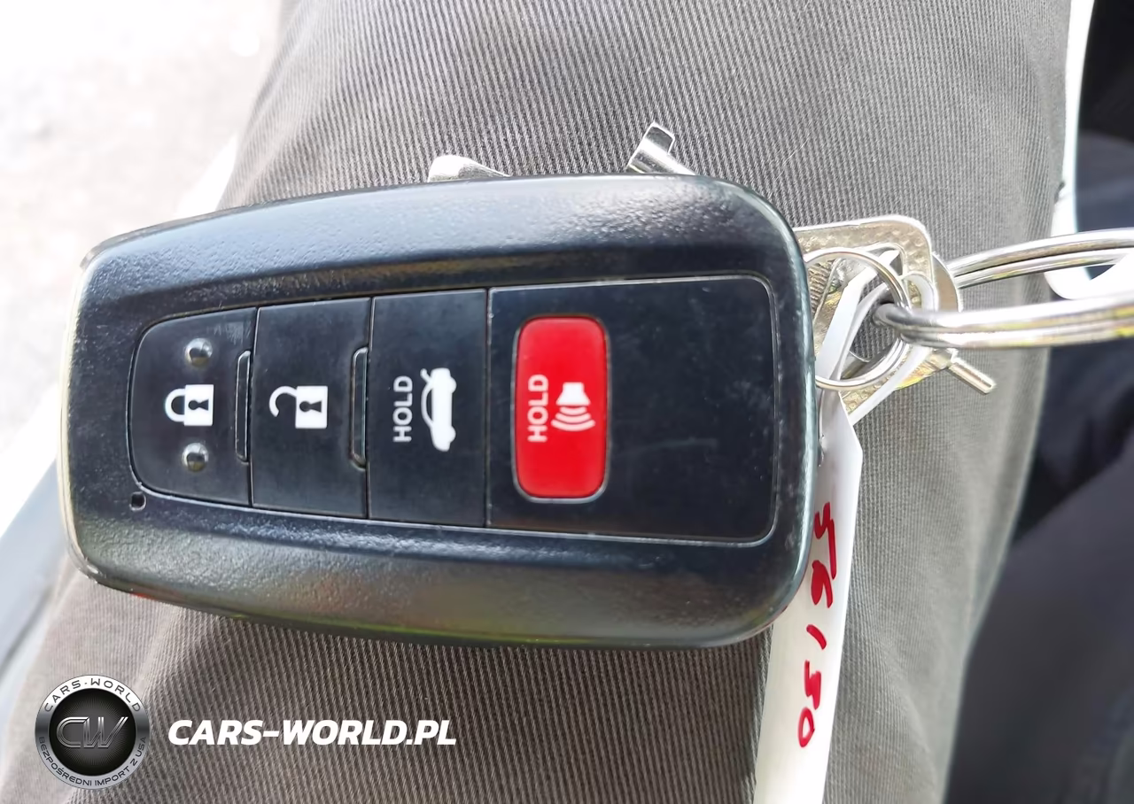 2021 Toyota Camry Le Hybrid VIN:4T1C31AK8MU563396 - 11