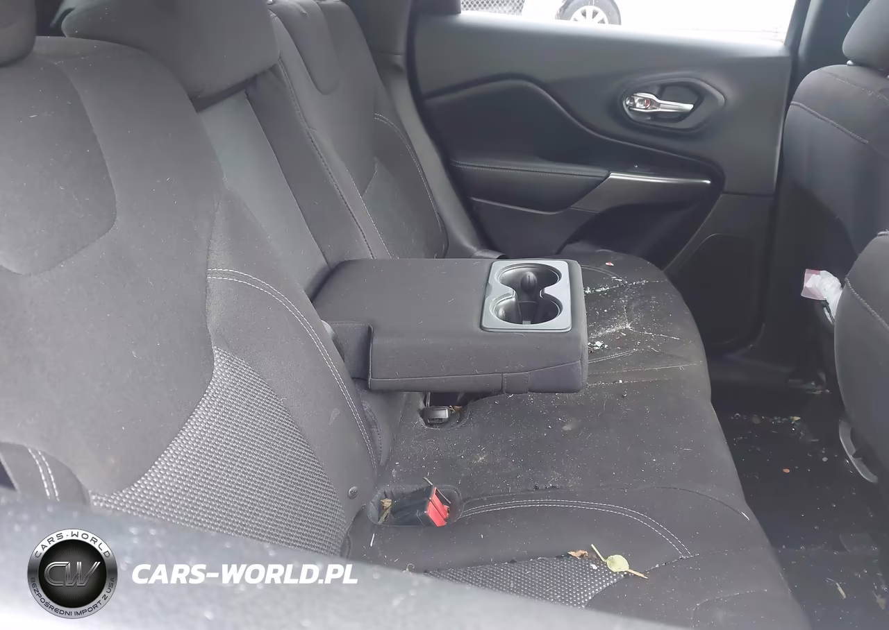 2019 Jeep Cherokee Latitude 4X4 VIN:1C4PJMCB9KD310966 - 8