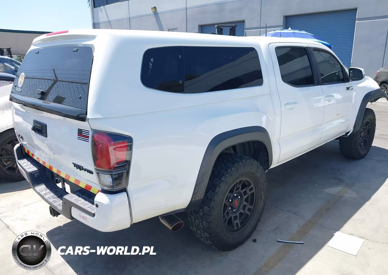 2017 Toyota Tacoma Trd Pro VIN:5TFCZ5AN1HX059085 - 4