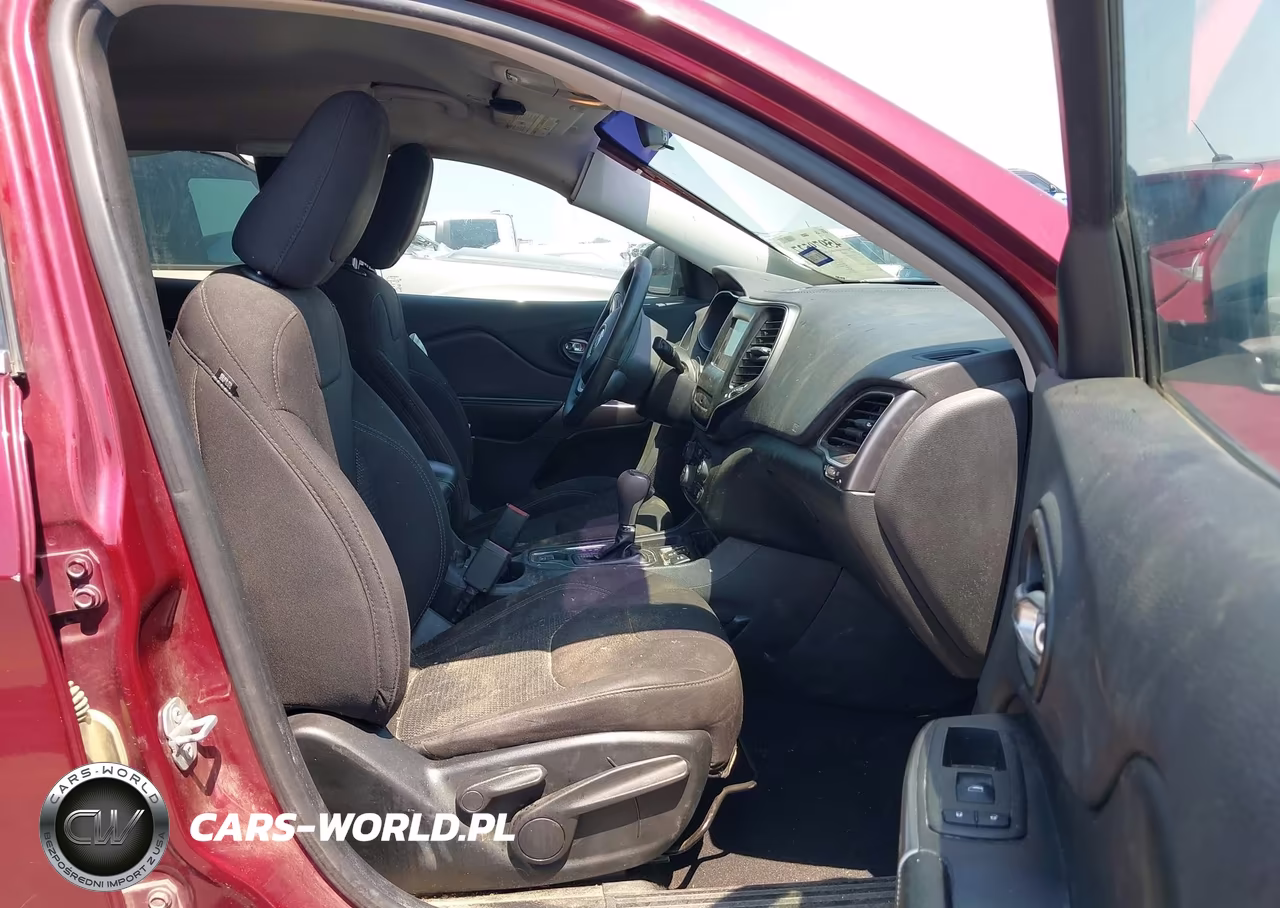 2019 Jeep Cherokee Latitude Fwd VIN:1C4PJLCB7KD373459 - 5