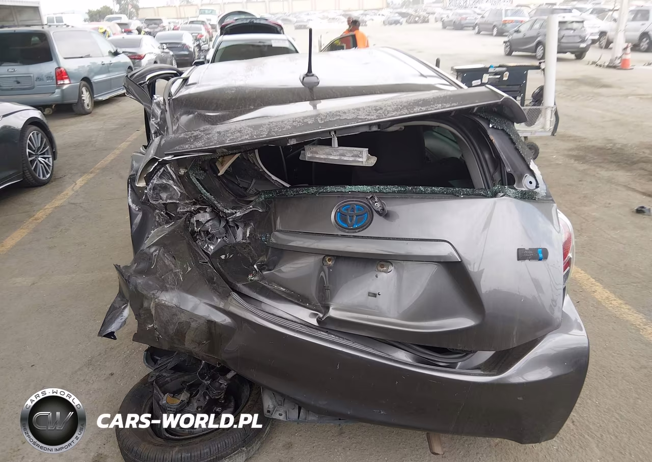 2012 Toyota Prius C Three VIN:JTDKDTB35C1501907 - 14