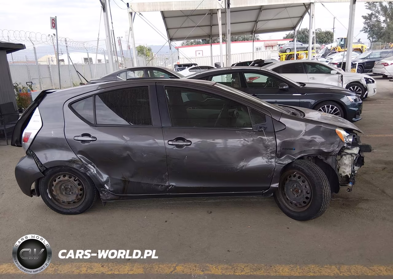 2012 Toyota Prius C Three VIN:JTDKDTB35C1501907 - 17
