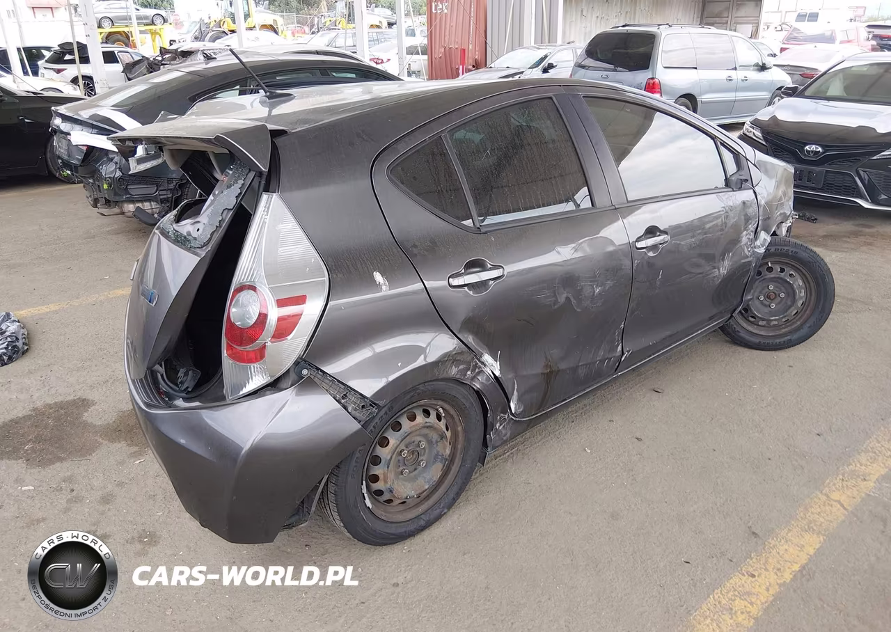 2012 Toyota Prius C Three VIN:JTDKDTB35C1501907 - 4
