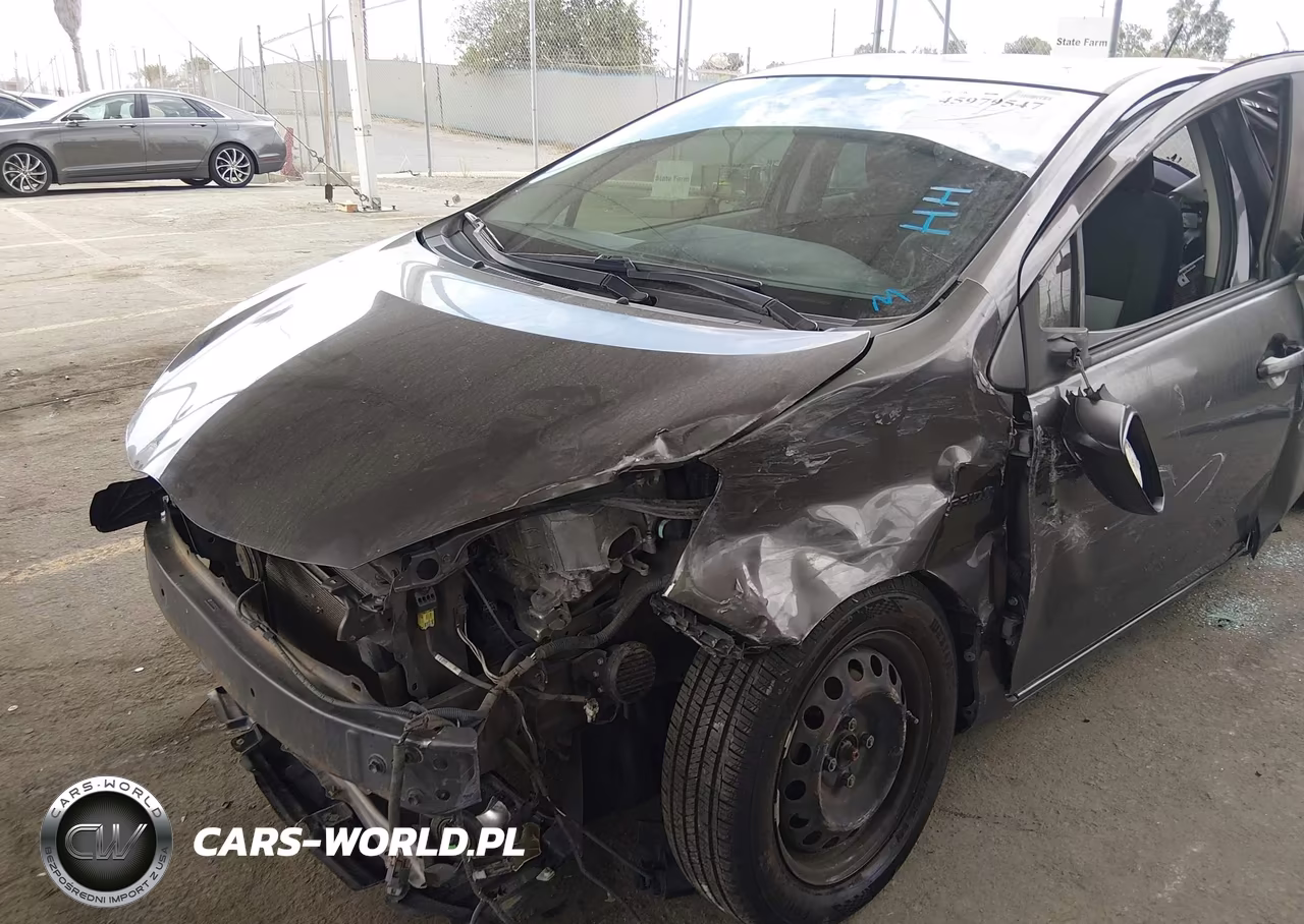 2012 Toyota Prius C Three VIN:JTDKDTB35C1501907 - 6
