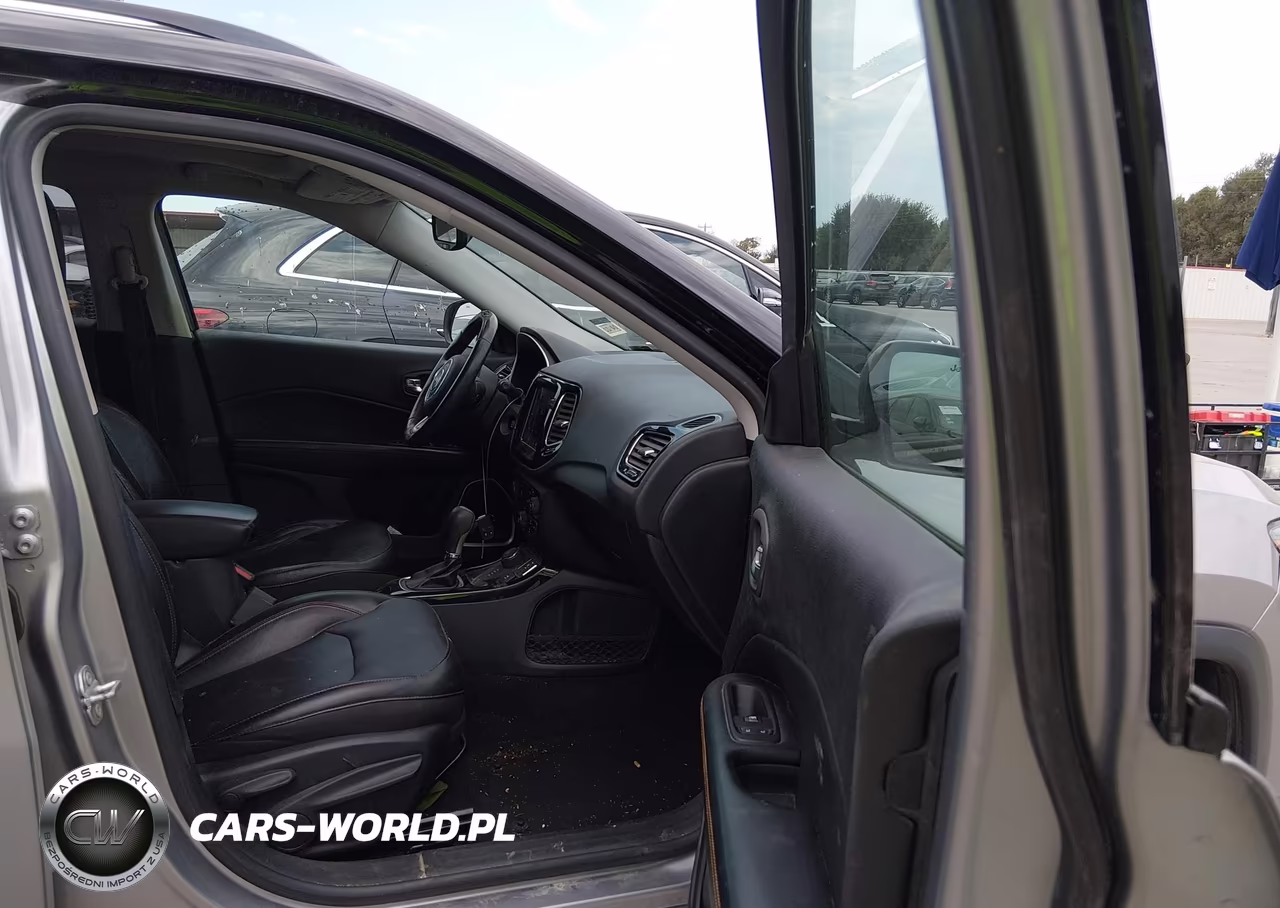 2018 Jeep Compass Limited 4X4 VIN:3C4NJDCB4JT245508 - 5