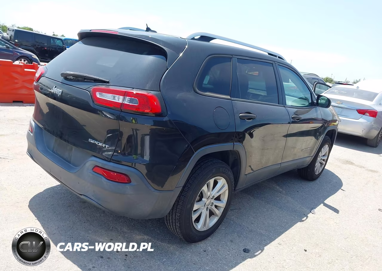 2015 Jeep Cherokee Sport VIN:1C4PJLAB4FW611829 - 4