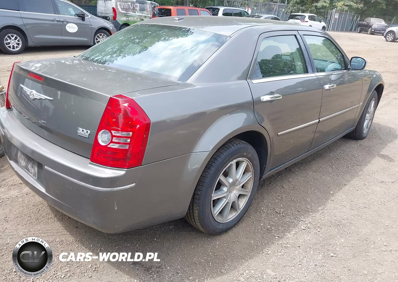 2010 Chrysler 300 Touring-Signature Series VIN:2C3CK5CV0AH156861 - 4