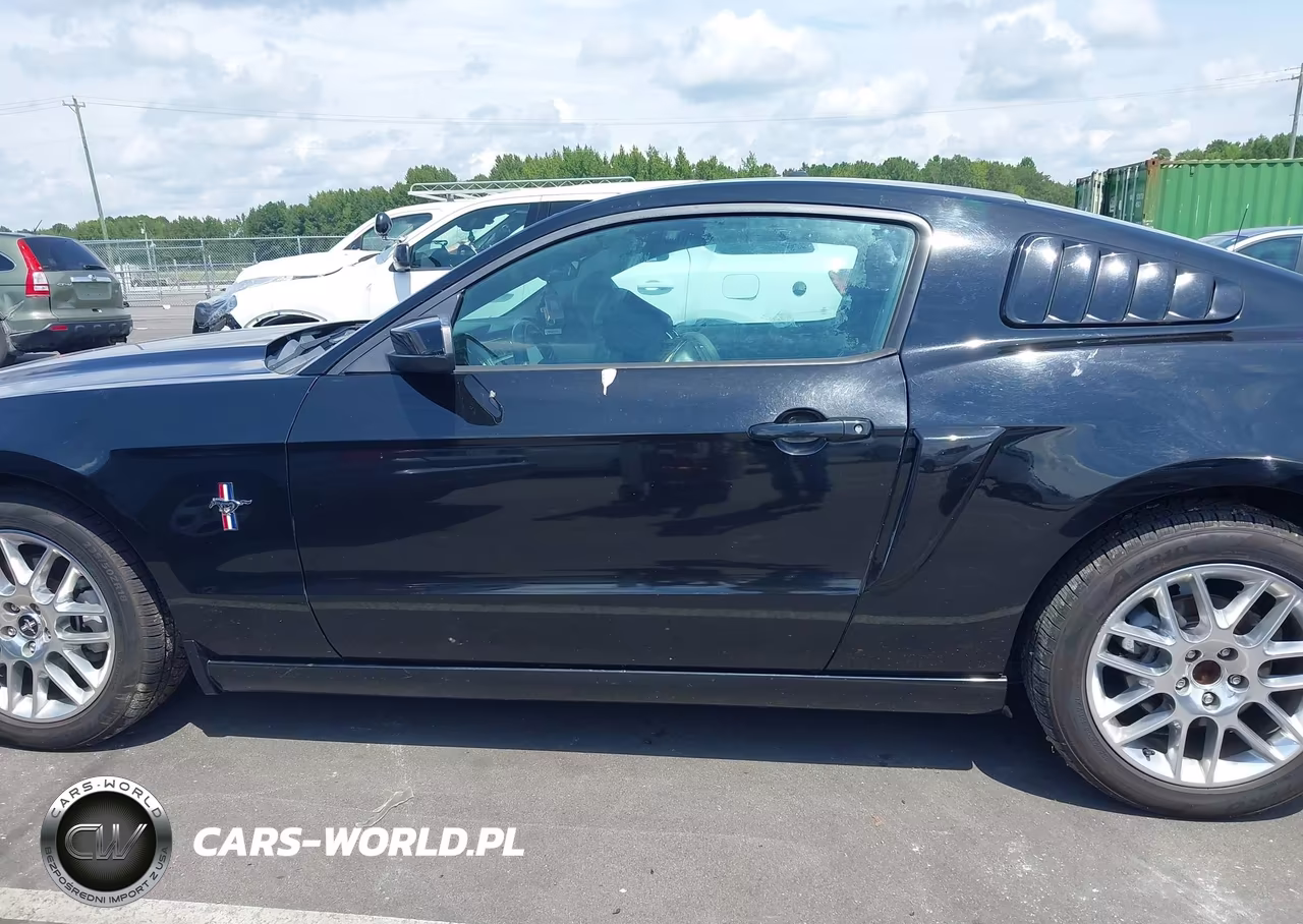 2014 Ford Mustang V6 Premium VIN:1ZVBP8AM5E5211643 - 14