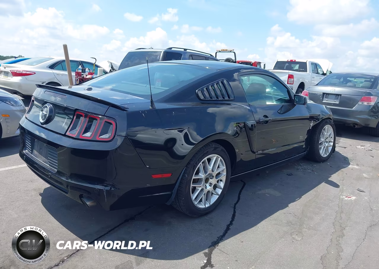 2014 Ford Mustang V6 Premium VIN:1ZVBP8AM5E5211643 - 4