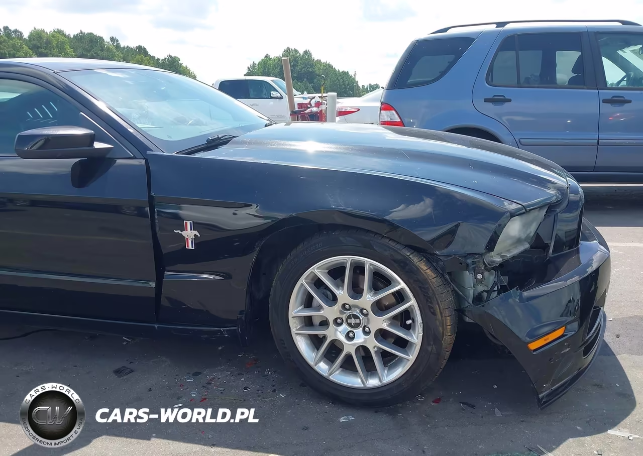 2014 Ford Mustang V6 Premium VIN:1ZVBP8AM5E5211643 - 6