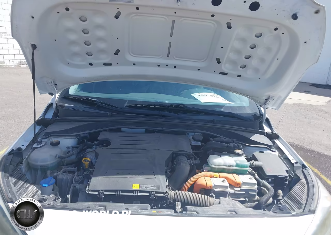 2018 Hyundai Ioniq Hybrid Blue VIN:KMHC65LC5JU099869 - 10
