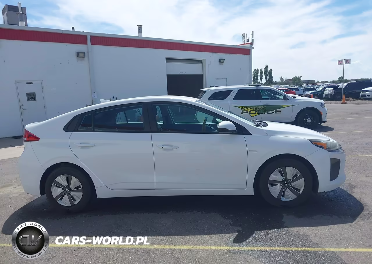 2018 Hyundai Ioniq Hybrid Blue VIN:KMHC65LC5JU099869 - 13