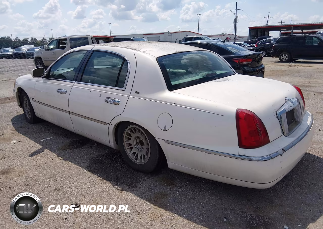 1998 Lincoln Town Car Cartier VIN:1LNFM83W1WY695446 - 3