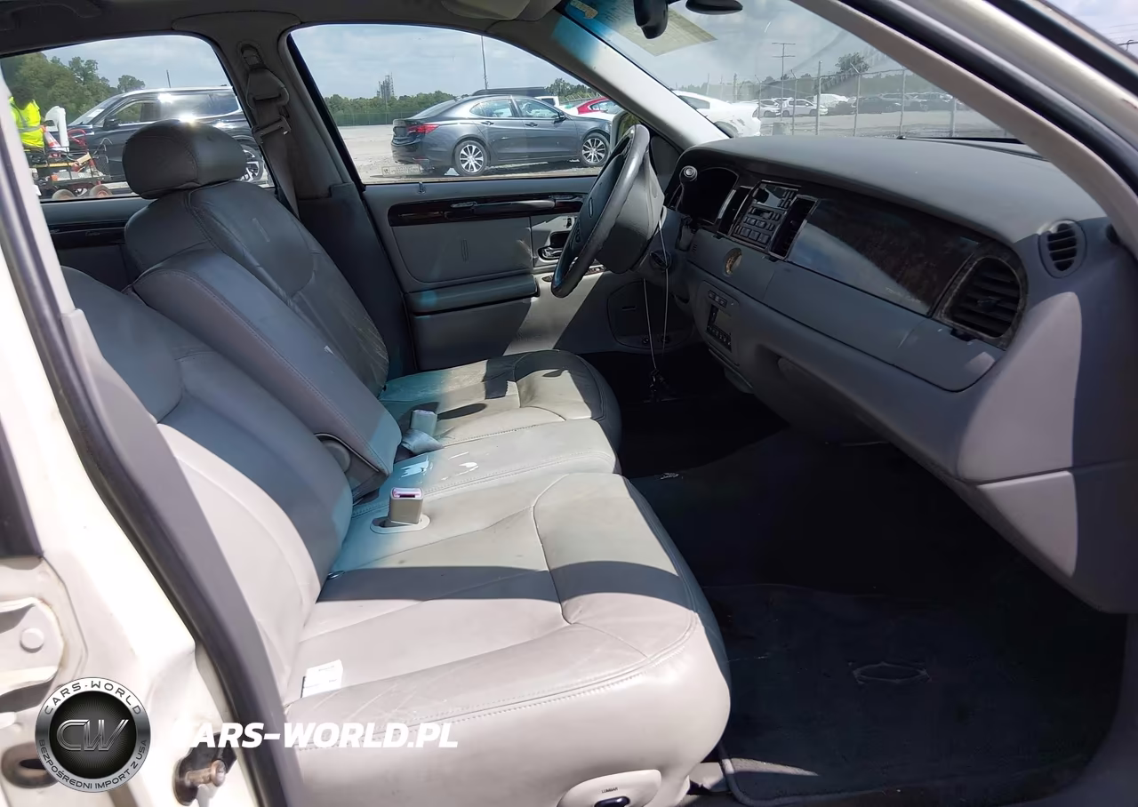 1998 Lincoln Town Car Cartier VIN:1LNFM83W1WY695446 - 5