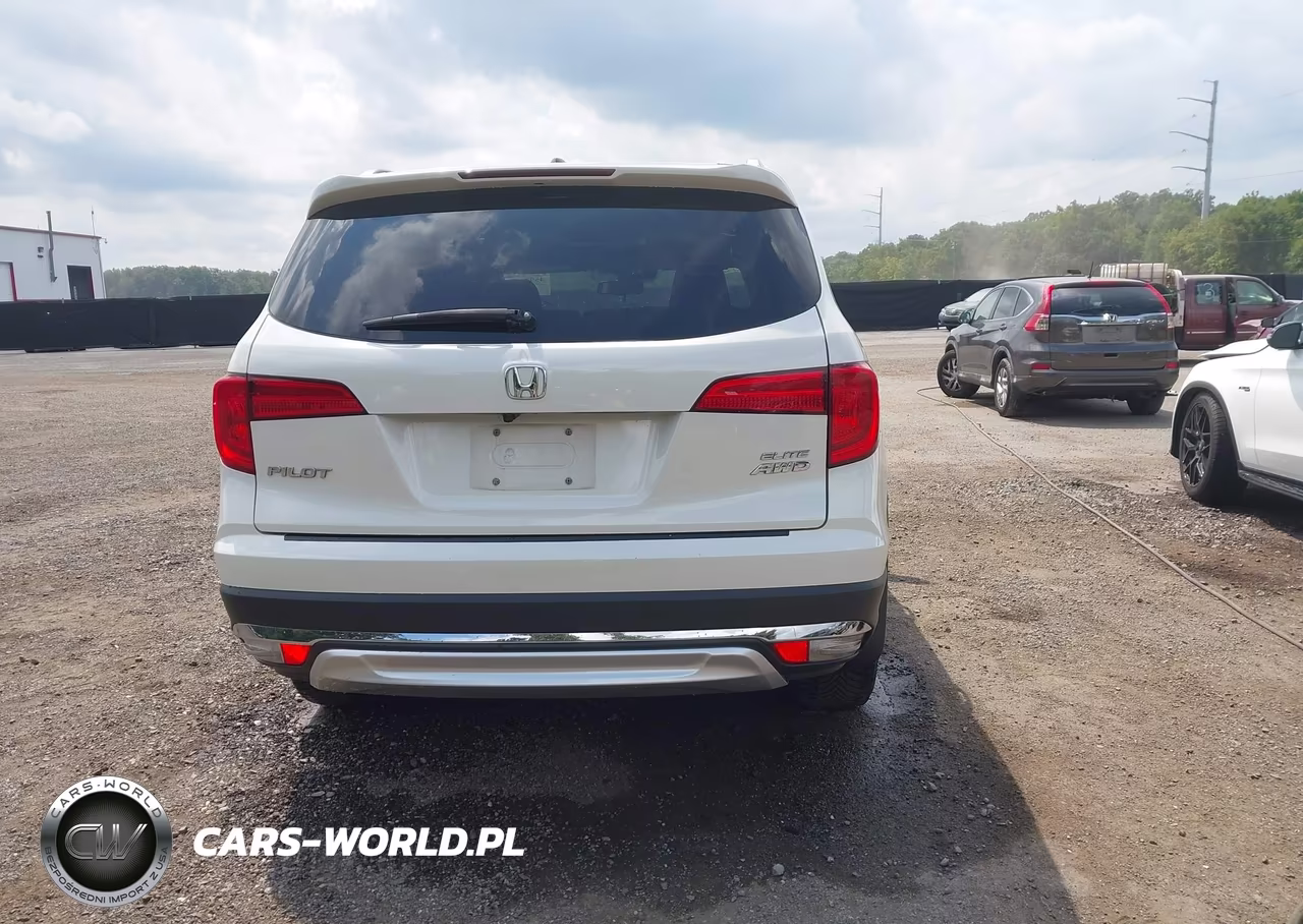 2017 Honda Pilot Elite VIN:5FNYF6H0XHB063385 - 16