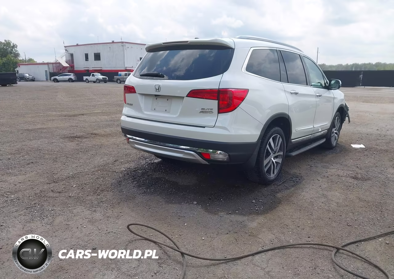 2017 Honda Pilot Elite VIN:5FNYF6H0XHB063385 - 4