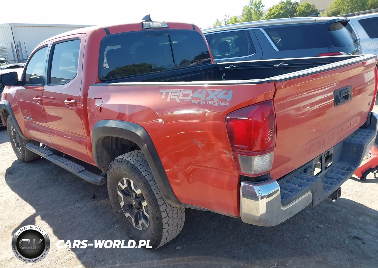 2018 Toyota Tacoma Trd Off Road VIN:5TFCZ5AN4JX137896 - 3