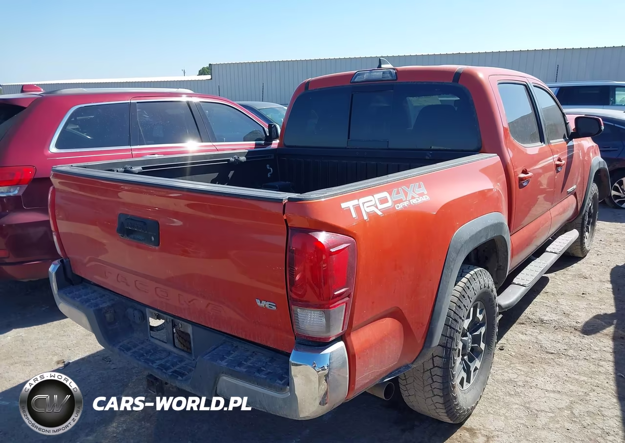 2018 Toyota Tacoma Trd Off Road VIN:5TFCZ5AN4JX137896 - 4