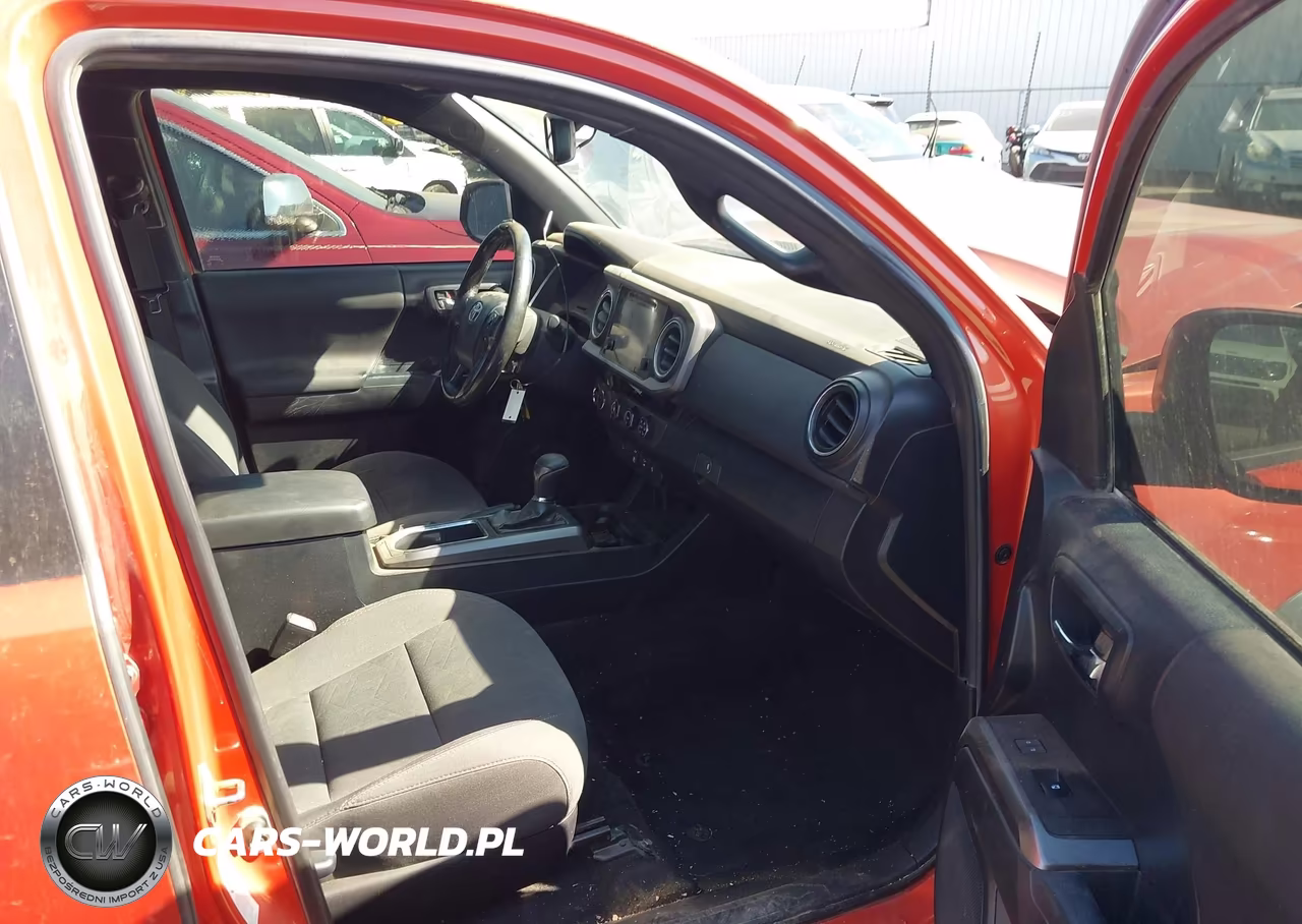 2018 Toyota Tacoma Trd Off Road VIN:5TFCZ5AN4JX137896 - 5