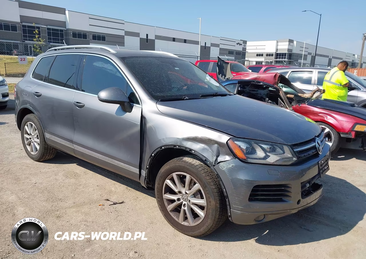 2014 Volkswagen Touareg 3.6L Sport VIN:WVGEF9BP1ED003343 - 1