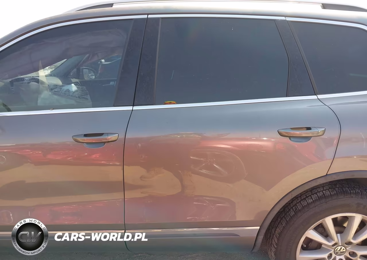 2014 Volkswagen Touareg 3.6L Sport VIN:WVGEF9BP1ED003343 - 14