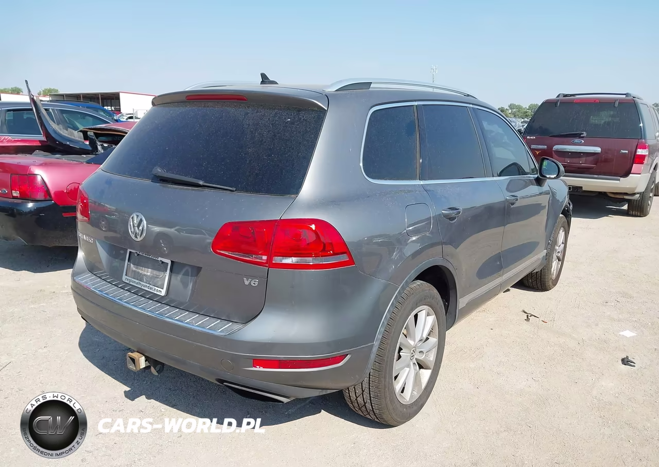 2014 Volkswagen Touareg 3.6L Sport VIN:WVGEF9BP1ED003343 - 4
