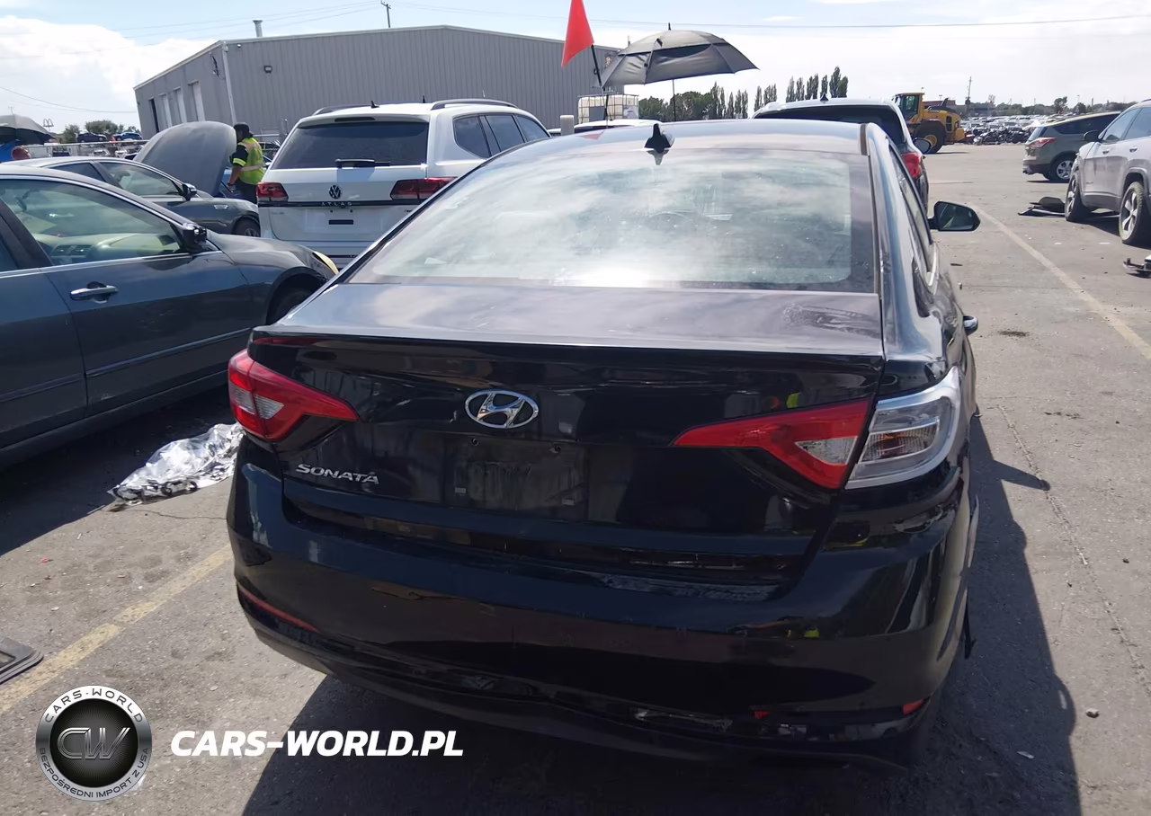 2016 Hyundai Sonata VIN:5NPE24AF0GH418579 - 16