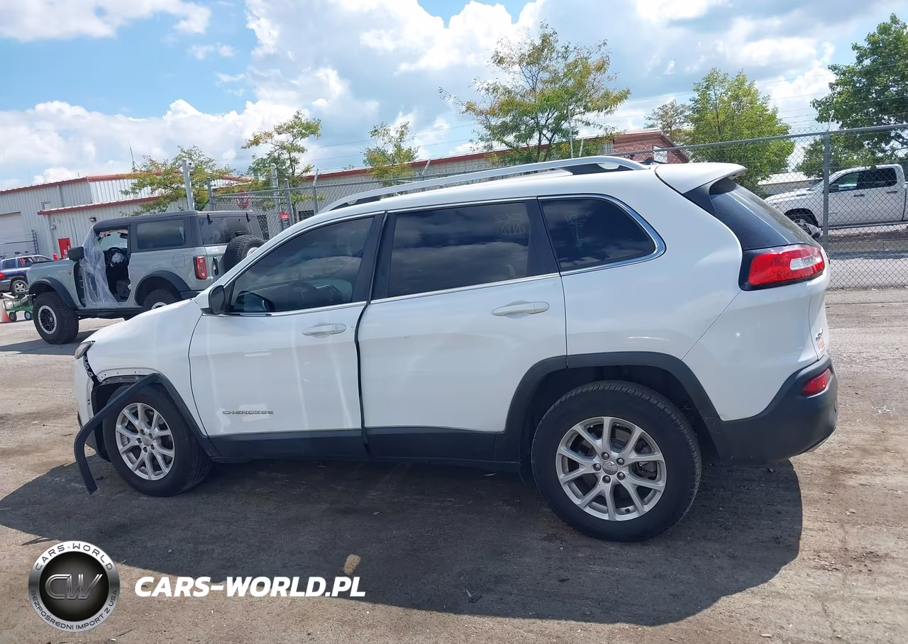 2016 Jeep Cherokee Latitude VIN:1C4PJMCSXGW185438 - 14