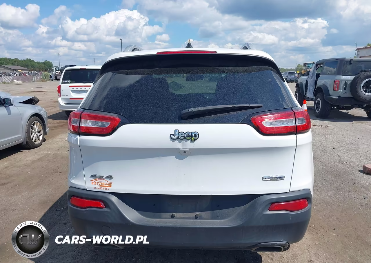2016 Jeep Cherokee Latitude VIN:1C4PJMCSXGW185438 - 16