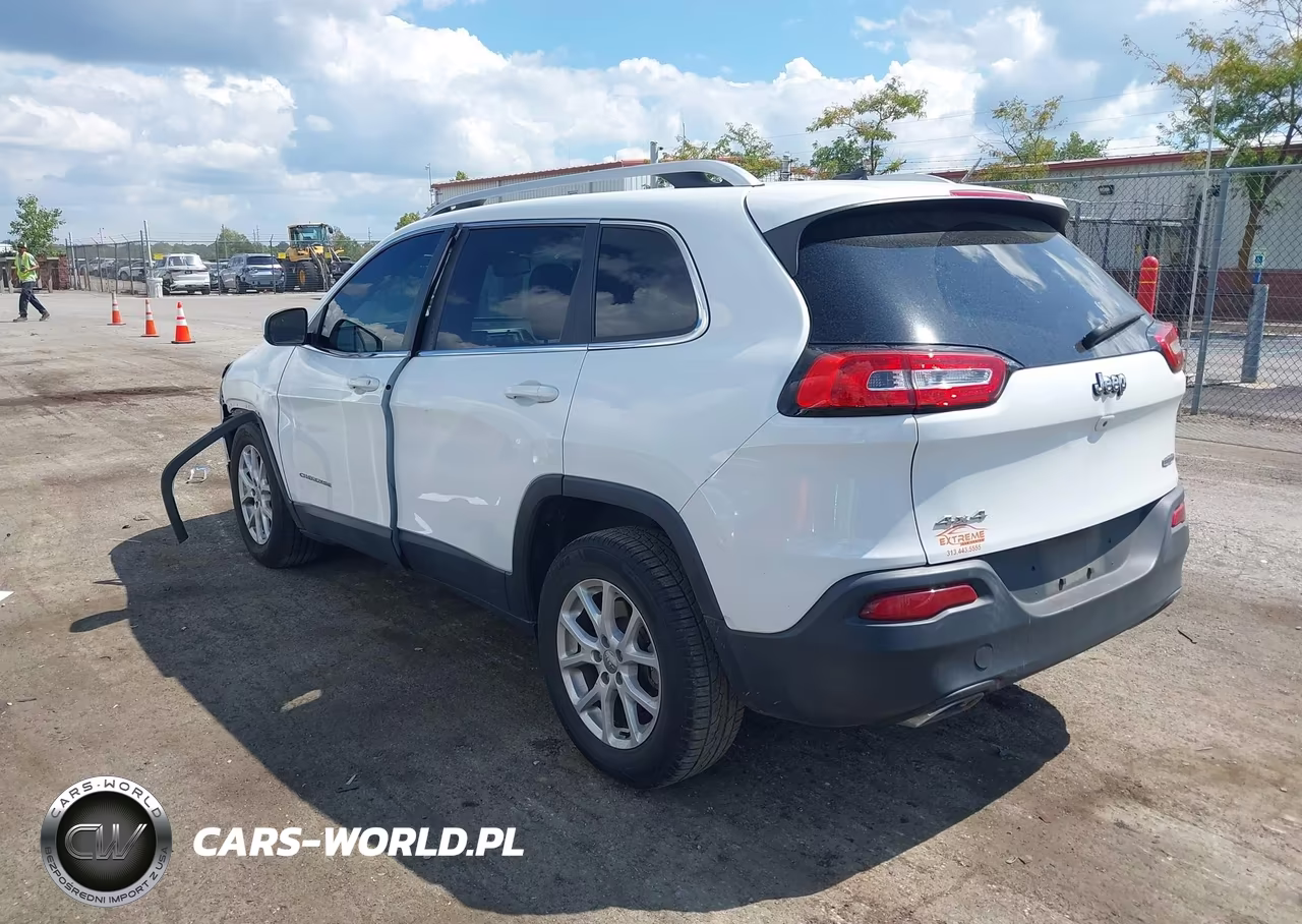 2016 Jeep Cherokee Latitude VIN:1C4PJMCSXGW185438 - 3