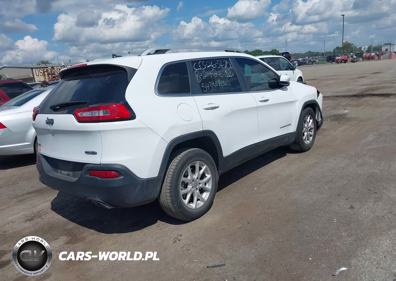2016 Jeep Cherokee Latitude VIN:1C4PJMCSXGW185438 - 4