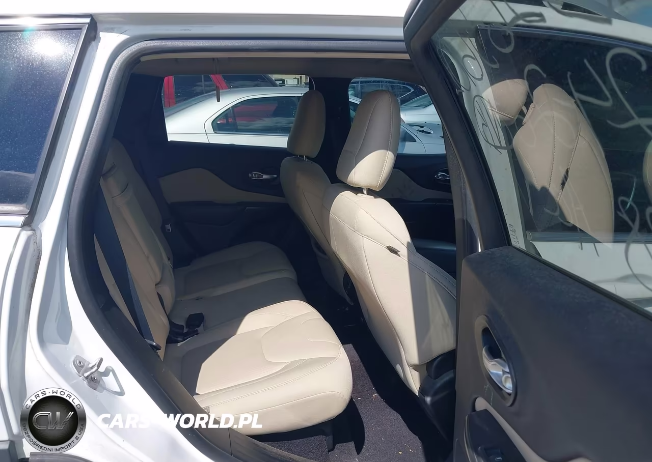 2016 Jeep Cherokee Latitude VIN:1C4PJMCSXGW185438 - 8