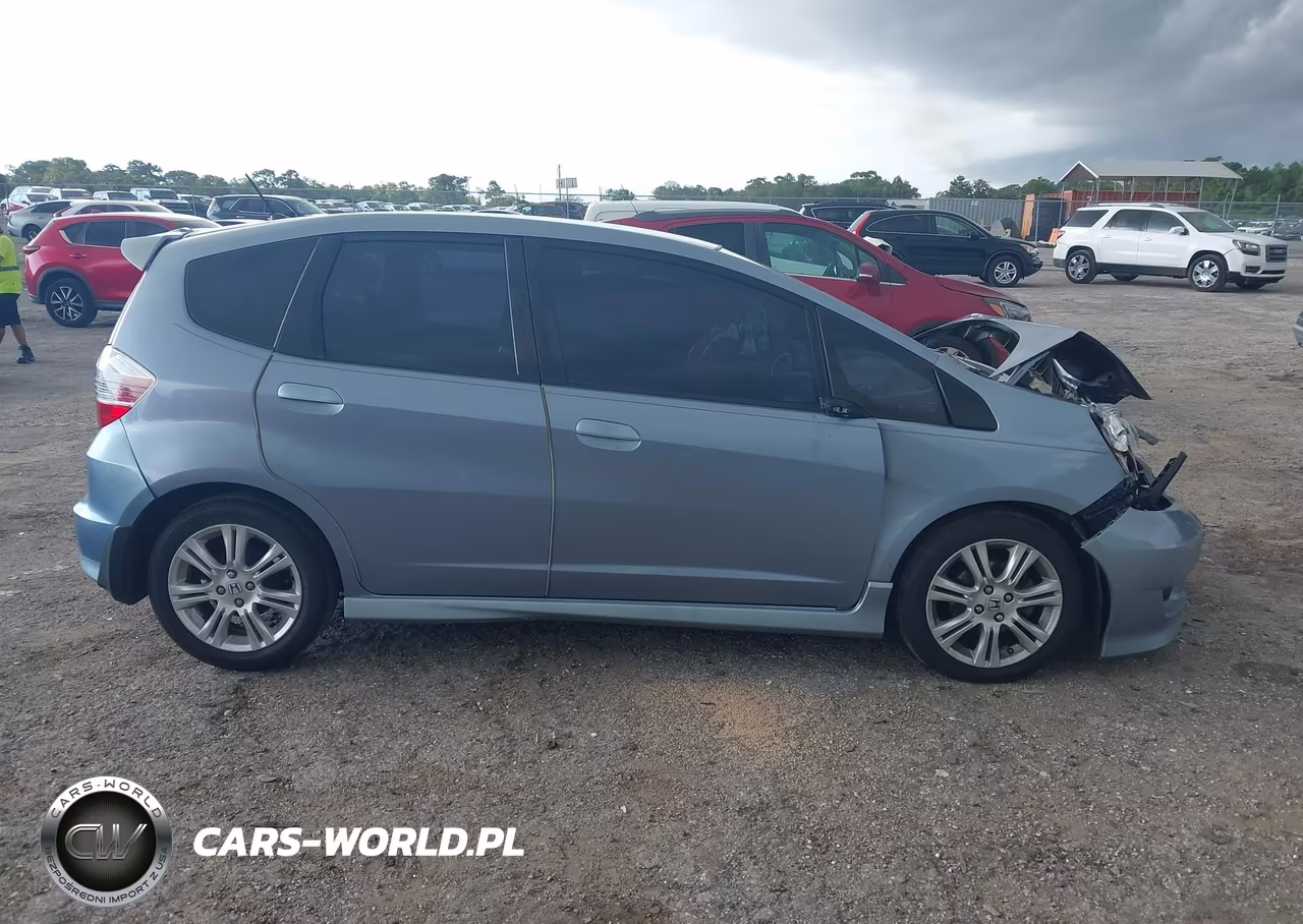 2011 Honda Fit Sport VIN:JHMGE8H55BC024311 - 13