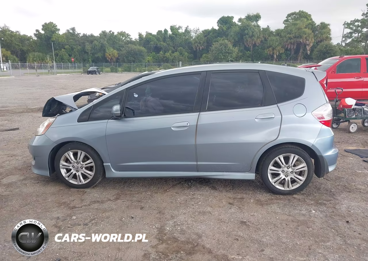 2011 Honda Fit Sport VIN:JHMGE8H55BC024311 - 14