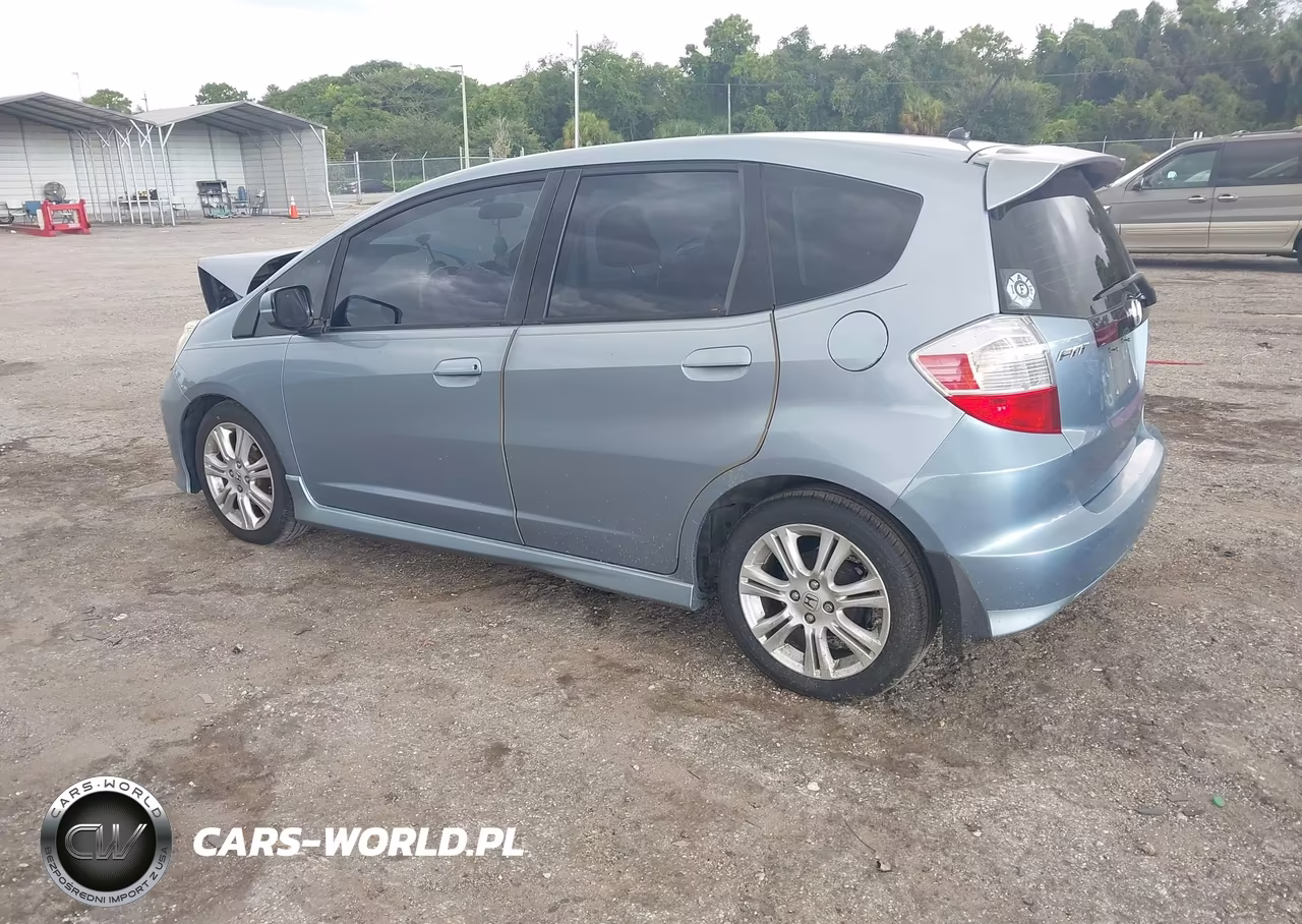 2011 Honda Fit Sport VIN:JHMGE8H55BC024311 - 3