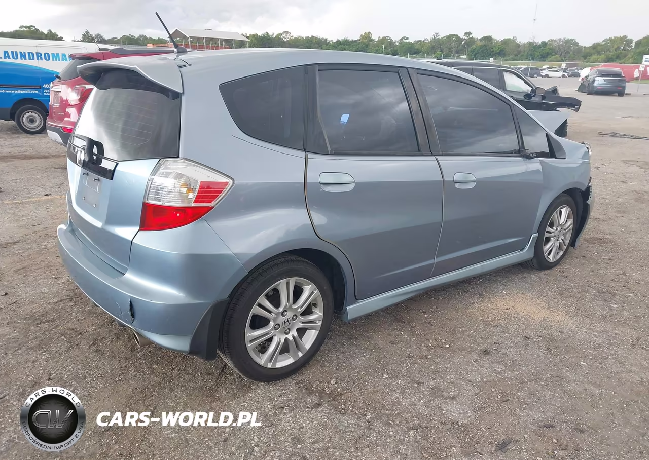 2011 Honda Fit Sport VIN:JHMGE8H55BC024311 - 4