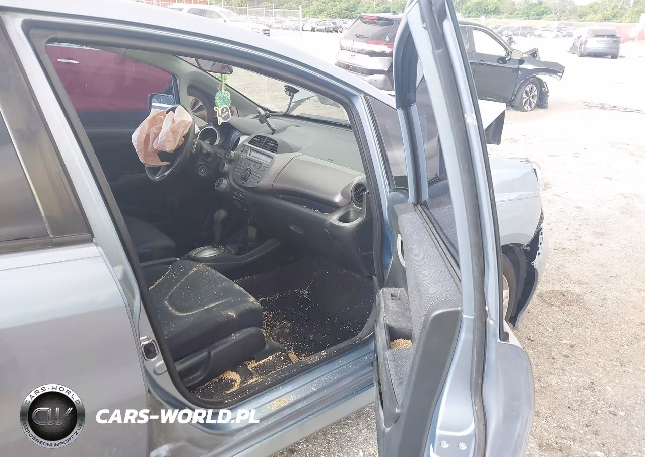 2011 Honda Fit Sport VIN:JHMGE8H55BC024311 - 5